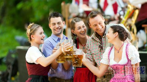 oktoberfest-spontan-versicherung-unfaelle-480x270.jpg