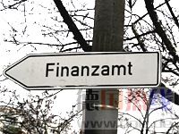 finanzamtschild_baum_hartmut910_pixelio.jpg