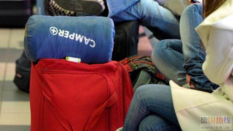 Eltern-muessen-fuer-ihre-Kinder-keine-private-Reiseversicherung-abschliessen.jpg