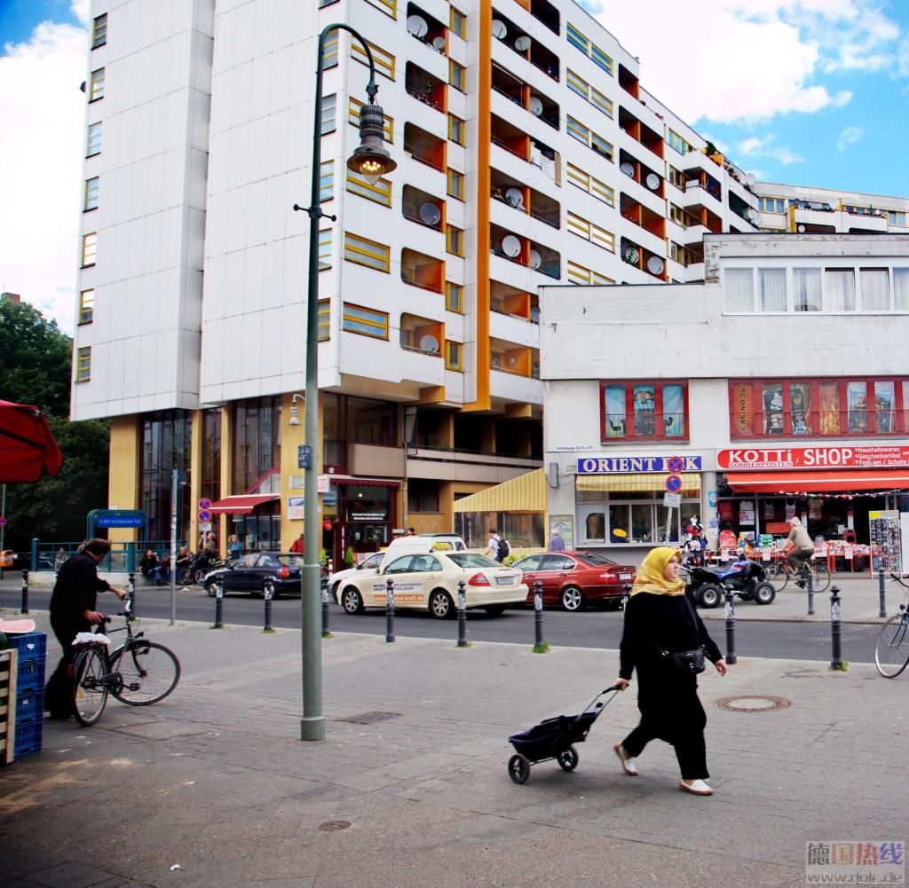 Muslima-am-Kottbusser-Tor.jpg