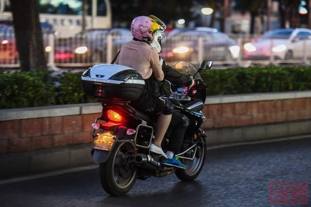 北京路面上摩托车渐多，探头不易拍违法成本低，该管管-9.jpg