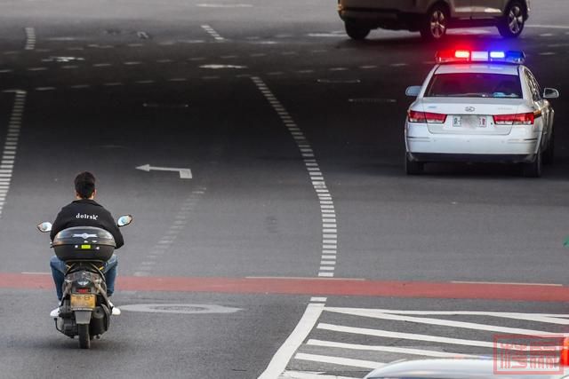 北京路面上摩托车渐多，探头不易拍违法成本低，该管管-8.jpg