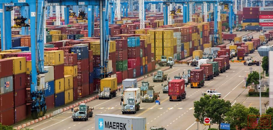 Lines-of-trucks-are-seen-at-a-container-terminal-of-Ningbo-Zhoushan-port-2.jpeg