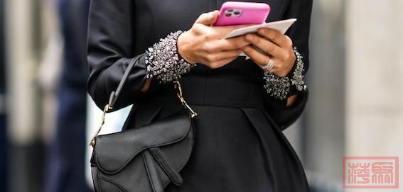 Street-Style-Day-Two-Paris-Fashion-Week-Haute-Couture-Spring.jpeg
