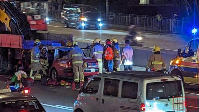 香港铜锣湾发生致命车祸！司机伤重不治，游客一家四口受伤送院-2.jpg