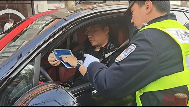 “开放闸”分流、“绿信比”调整，发放“分色停车卡”……上海迎来开学日，警方多措护校保平安-1.jpg