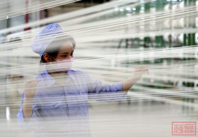 （镜观中国·新华社国内新闻照片一周精选）（9）河南：传统产业向“新”而行-1.jpg