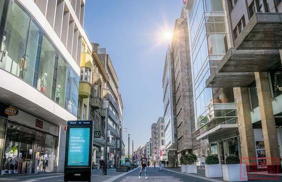 luxus-shopping-duesseldorf-innenstadt-laden-shoppingmeile-schadowstrasse-modeges.jpg
