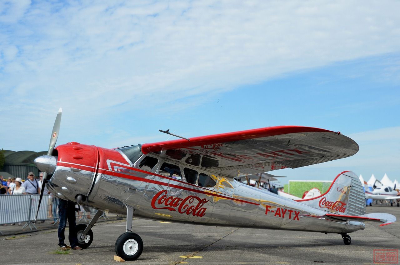 plane-661517_1280.jpg