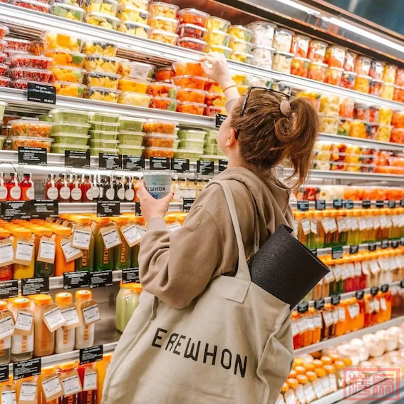 hipcolony-Erewhon-Market-grocery-store-shopper Kopie.png