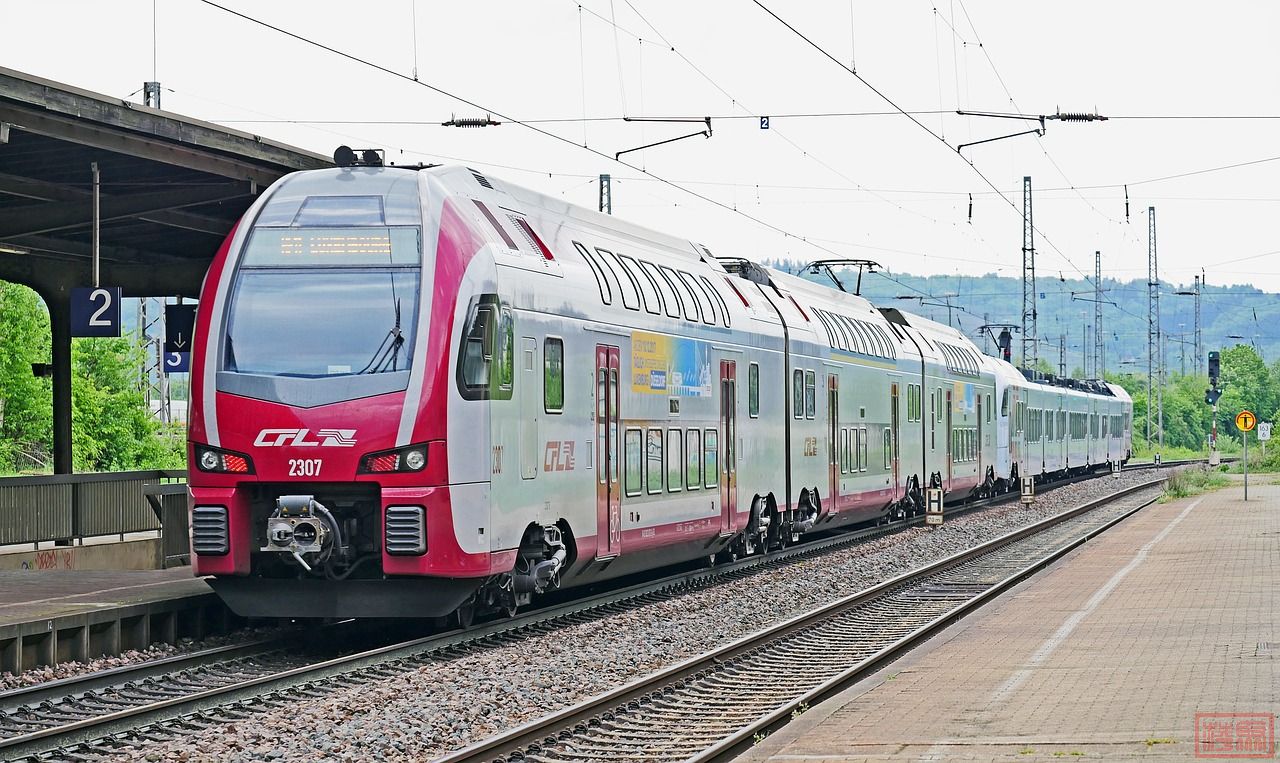 regional-train-3863366_1280.jpg