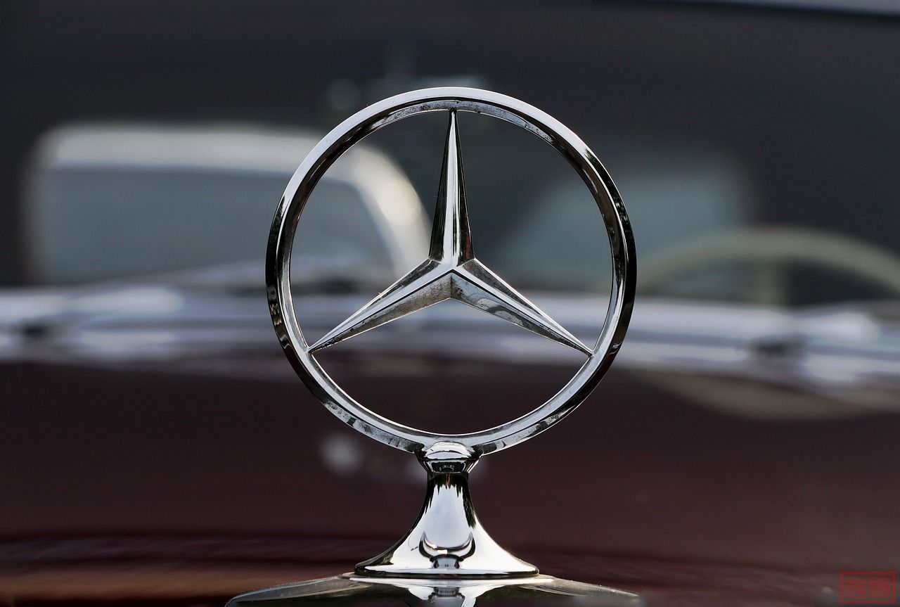 automobile-2374719_1280.jpg