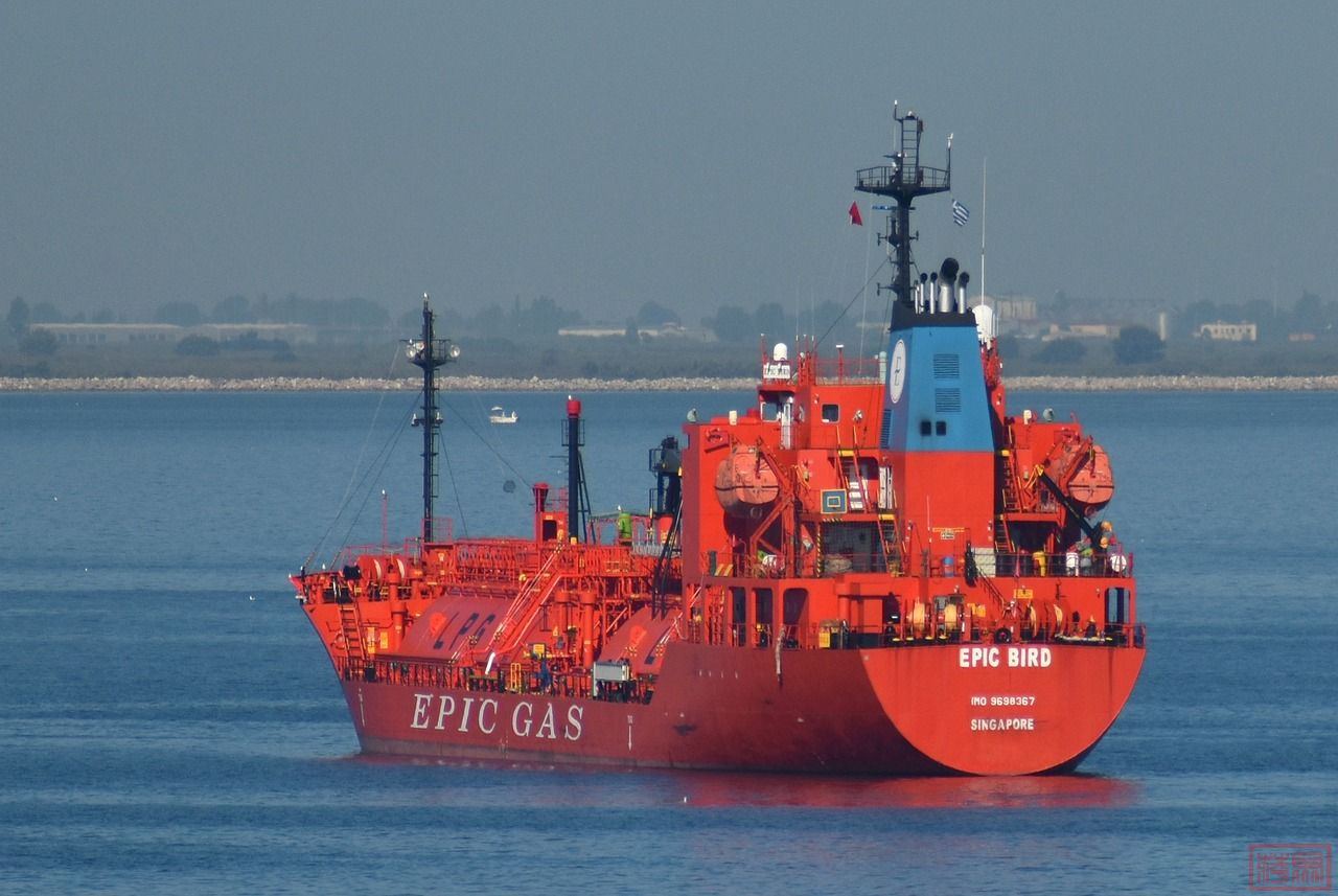 ship-5534772_1280 (1).jpg