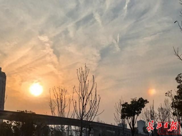 罕见！武汉天空出现“两个太阳”？-1.jpg