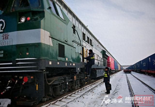 天山观察丨新通道 新机遇 新愿景——中吉乌铁路项目提升新疆枢纽功能-1.jpg