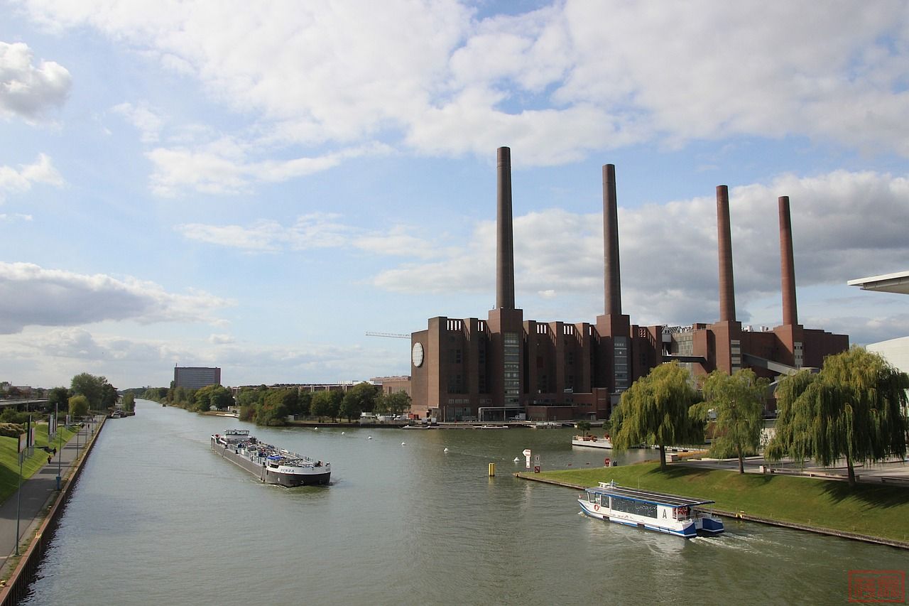 wolfsburg-4511325_1280.jpg