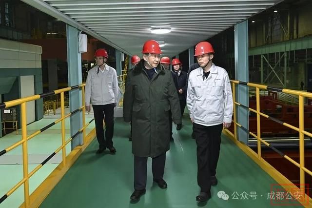 习近平春节前夕赴辽宁看望慰问基层干部群众 向全国各族人民致以美好的新春祝福 祝各族人民幸福安康 祝伟大祖国繁荣昌盛-12.jpg