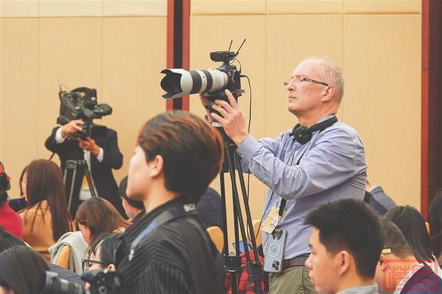 奋力谱写中国式现代化海南篇章——十四届全国人大三次会议海南代表团开放团组活动答记者问实录摘登-5.jpg