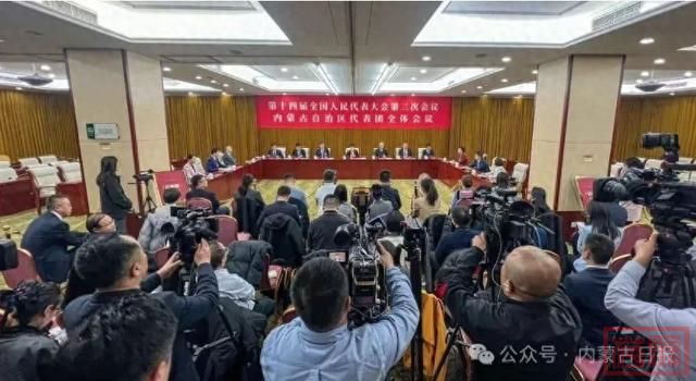 聚焦两会 | 内蒙古“新三样”出圈：绿能、绿品、绿算供应全国-1.jpg