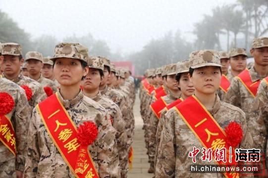 海南组织欢送新兵入伍暨省军区军官退役仪式-1.jpg