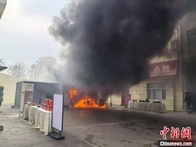 山西：真火测试提醒民众“消防安全 务必走心”-2.jpg