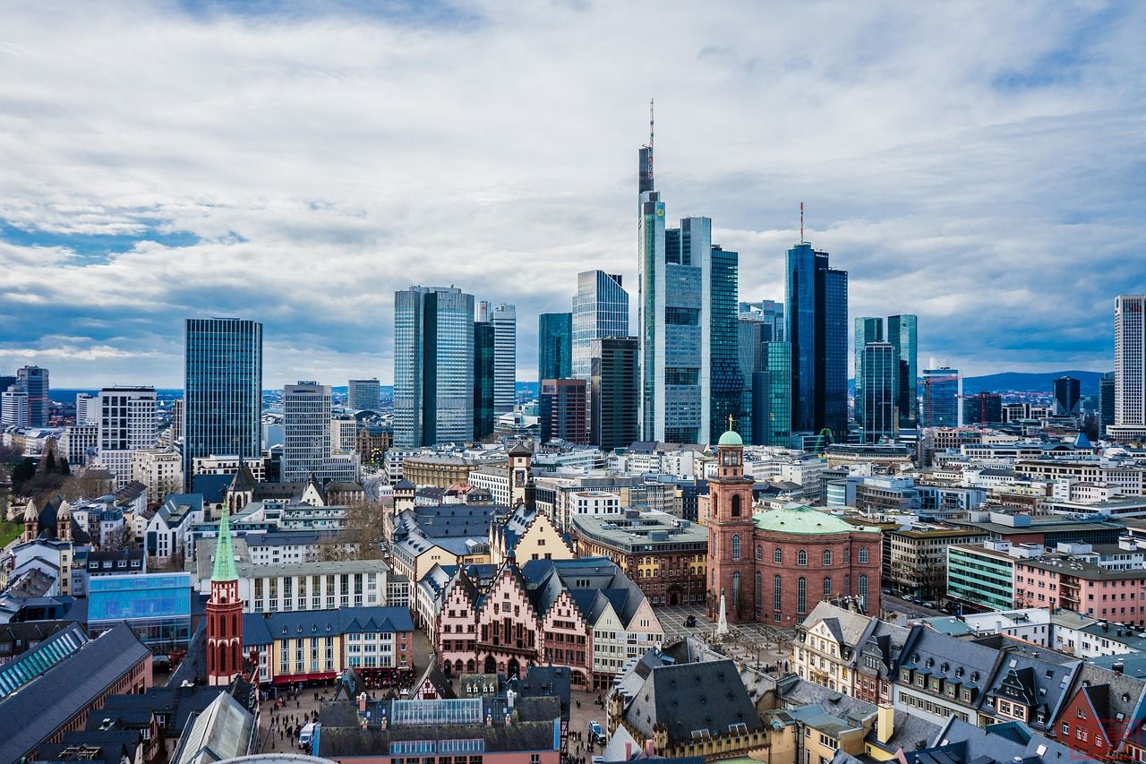 frankfurt-4945405_1280 (1).jpg